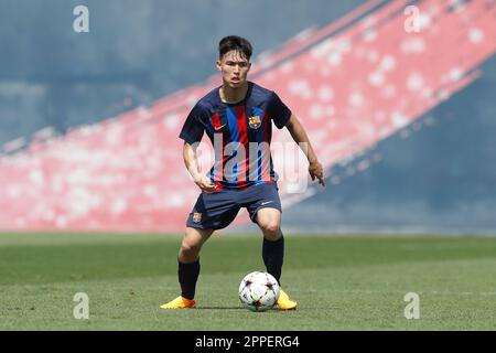 Niko Takahashi Cendagorta (Barcelona), 23. APRIL 2023 - Fußball / Fußball : spanisches Spiel der Gruppe 7 "Liga Nacional Juvenil" zwischen dem FC Barcelona Juvenil B 2-1 Club Escola De Futbol Gava A im Camp de Futbol Ciutat Espotiva Joan Gamper in Barcelona, Spanien. (Foto: Mutsu Kawamori/AFLO) Stockfoto