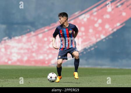 Niko Takahashi Cendagorta (Barcelona), 23. APRIL 2023 - Fußball / Fußball : spanisches Spiel der Gruppe 7 "Liga Nacional Juvenil" zwischen dem FC Barcelona Juvenil B 2-1 Club Escola De Futbol Gava A im Camp de Futbol Ciutat Espotiva Joan Gamper in Barcelona, Spanien. (Foto: Mutsu Kawamori/AFLO) Stockfoto