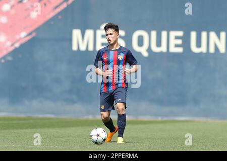 Niko Takahashi Cendagorta (Barcelona), 23. APRIL 2023 - Fußball / Fußball : spanisches Spiel der Gruppe 7 "Liga Nacional Juvenil" zwischen dem FC Barcelona Juvenil B 2-1 Club Escola De Futbol Gava A im Camp de Futbol Ciutat Espotiva Joan Gamper in Barcelona, Spanien. (Foto: Mutsu Kawamori/AFLO) Stockfoto