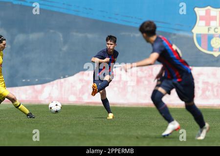 Niko Takahashi Cendagorta (Barcelona), 23. APRIL 2023 - Fußball / Fußball : spanisches Spiel der Gruppe 7 "Liga Nacional Juvenil" zwischen dem FC Barcelona Juvenil B 2-1 Club Escola De Futbol Gava A im Camp de Futbol Ciutat Espotiva Joan Gamper in Barcelona, Spanien. (Foto: Mutsu Kawamori/AFLO) Stockfoto