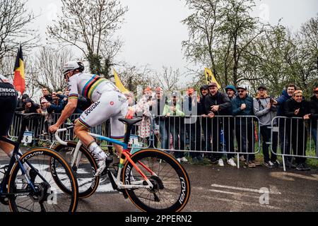 Lüttich, Belgien. 23. April 2023. Bild von Zac Williams/SWpix.com- 23/04/2023 - Radfahren - 2023 Lüttich Bastogne Lüttich - Remco Evenepoel, Soudal Quickstep. Kredit: SWpix/Alamy Live News Stockfoto