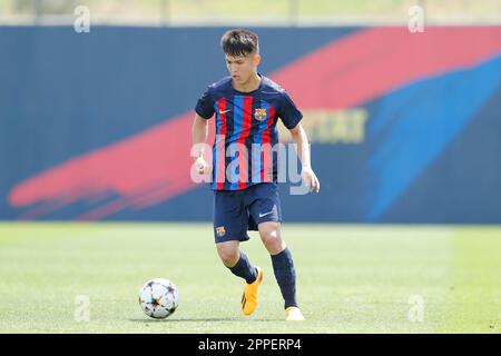 Niko Takahashi Cendagorta (Barcelona), 23. APRIL 2023 - Fußball / Fußball : spanisches Spiel der Gruppe 7 "Liga Nacional Juvenil" zwischen dem FC Barcelona Juvenil B 2-1 Club Escola De Futbol Gava A im Camp de Futbol Ciutat Espotiva Joan Gamper in Barcelona, Spanien. (Foto: Mutsu Kawamori/AFLO) Stockfoto