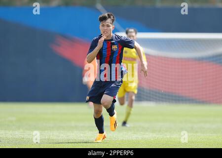 Niko Takahashi Cendagorta (Barcelona), 23. APRIL 2023 - Fußball / Fußball : spanisches Spiel der Gruppe 7 "Liga Nacional Juvenil" zwischen dem FC Barcelona Juvenil B 2-1 Club Escola De Futbol Gava A im Camp de Futbol Ciutat Espotiva Joan Gamper in Barcelona, Spanien. (Foto: Mutsu Kawamori/AFLO) Stockfoto