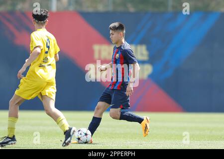 Niko Takahashi Cendagorta (Barcelona), 23. APRIL 2023 - Fußball / Fußball : spanisches Spiel der Gruppe 7 "Liga Nacional Juvenil" zwischen dem FC Barcelona Juvenil B 2-1 Club Escola De Futbol Gava A im Camp de Futbol Ciutat Espotiva Joan Gamper in Barcelona, Spanien. (Foto: Mutsu Kawamori/AFLO) Stockfoto