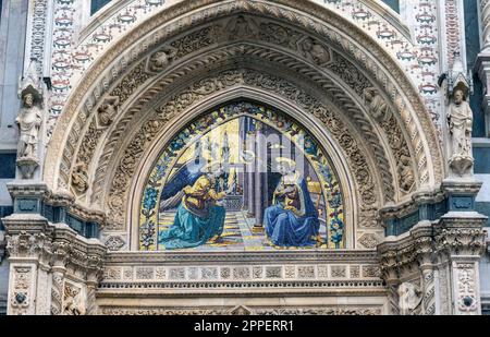 Porta della Mandorla oder Almond Door, nördliche Seite des Doms. Es wurde zwischen 1391 und 1423 gebaut. Donatello und Nanni di Banco waren zwei der Stockfoto