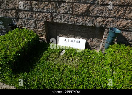 Mission Hills, Kalifornien, USA 23. April 2023 Schauspieler James Caan Grab in Mount Jerusalum Abschnitt im Eden Memorial Park am 23. April 2023 in Mission Hills, Kalifornien, USA. Foto: Barry King/Alamy Stock Photo Stockfoto