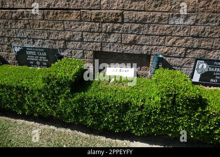 Mission Hills, Kalifornien, USA 23. April 2023 Schauspieler James Caan Grab in Mount Jerusalum Abschnitt im Eden Memorial Park am 23. April 2023 in Mission Hills, Kalifornien, USA. Foto: Barry King/Alamy Stock Photo Stockfoto