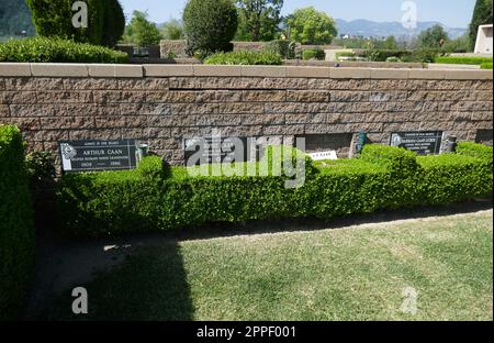 Mission Hills, Kalifornien, USA 23. April 2023 Schauspieler James Caan Grab in Mount Jerusalum Abschnitt im Eden Memorial Park am 23. April 2023 in Mission Hills, Kalifornien, USA. Foto: Barry King/Alamy Stock Photo Stockfoto