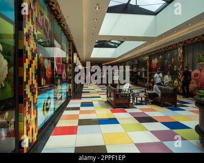 Berlin Deutschland - Mai 2022: Das Innere der Berliner Mall am Potsdamer Platz. Europa Stockfoto