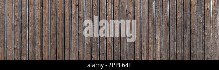 Rustikale alte braune Holzwand mit verwitterter Textur Stockfoto
