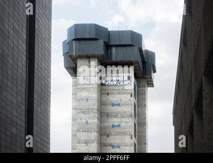 14-stöckiger Büroblock des Bank House im Bau von Bowmer + Kirkland in Newcastle Upon Tyne, England, Großbritannien Stockfoto