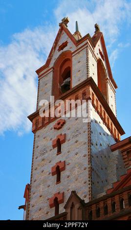 Kirche an der päpstlichen Universität Comillas, die von der spanischen Provinz der Gesellschaft Jesus Madrid in Kantabrien, Spanien, betrieben wird Stockfoto