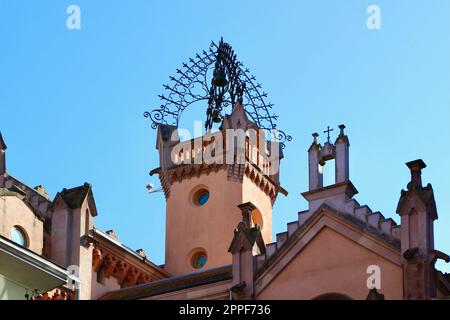 Glockenturm Comillas päpstliche Hochschule, betrieben von der spanischen Provinz der Gesellschaft Jesus Madrid in Kantabrien, Spanien Stockfoto