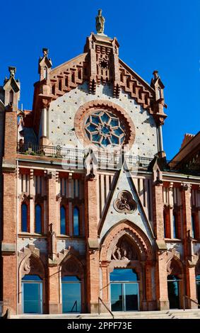 Kirche an der päpstlichen Universität Comillas, die von der spanischen Provinz der Gesellschaft Jesus Madrid in Kantabrien, Spanien, betrieben wird Stockfoto