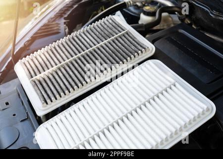 Wechseln des Kfz-Luftfilters, schließen Sie den neuen und sauberen Luftfilter. Fahrzeugwartungskonzept. Stockfoto