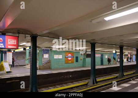 Berlin - 18. April 2023 : Blick auf den U-Bahn-Bahnhof Wittenbergplatz in Berlin Stockfoto