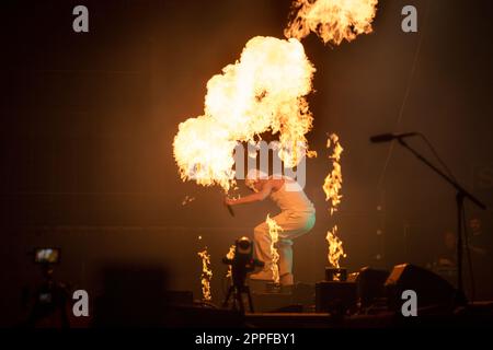 Madrid, Spanien. 22. April 2023. Fernando Costa bei einem Konzert im Wizink Center in Madrid, Spanien am 22. April 2023. Der ibizanische Rapper stellte sein neues Album „Tirititando“ vor. (Foto: Alvaro Laguna/NurPhoto) Guthaben: NurPhoto SRL/Alamy Live News Stockfoto