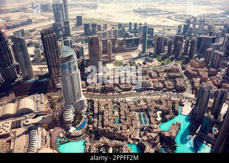 Dubai City von oben gesehen, Panoramablick auf moderne Wolkenkratzer Gebäude Stockfoto