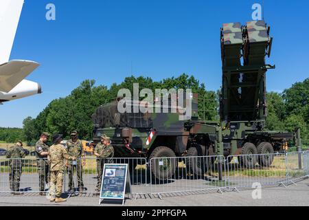 BERLIN, DEUTSCHLAND - 23. JUNI 2022: Mobiles Boden-Luft-Raketenabwehrsystem MIM-104 Patriot. Deutsche Luftwaffe. Ausstellung ILA Berlin Air Show 2022 Stockfoto