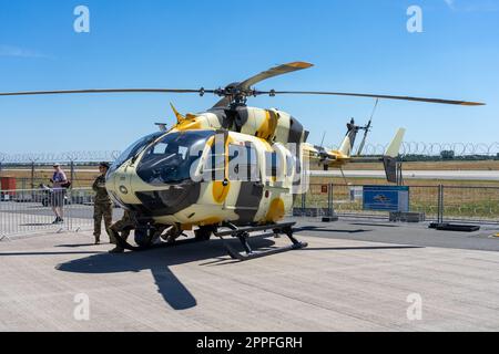 BERLIN, DEUTSCHLAND - 23. JUNI 2022: Der zweimotorige Hubschrauber Eurocopter (jetzt Airbus Helicopters) UH-72 Lakota. Ausstellung ILA Berlin Air Show 2022 Stockfoto