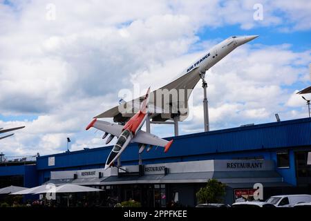 SINSHEIM, DEUTSCHLAND - MAI 2022: Concorde F-BVFB und Aero L-39 Albatros Stockfoto