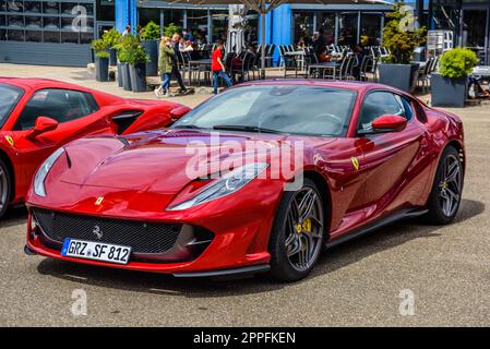 SINSHEIM, DEUTSCHLAND - MAI 2022: Ferrari 812 Superfast Typ F152M Stockfoto