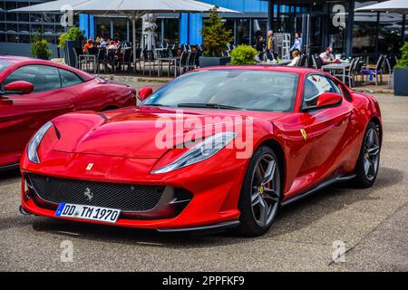 SINSHEIM, DEUTSCHLAND - MAI 2022: Ferrari 812 Superfast Typ F152M Stockfoto