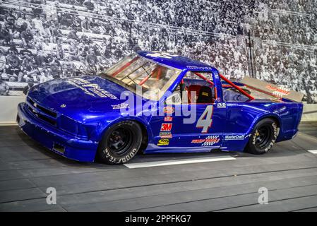 SINSHEIM, DEUTSCHLAND - MAI 2022: Blue Race-Pickup-Truck Chevrolet Stockfoto