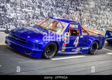 SINSHEIM, DEUTSCHLAND - MAI 2022: Blue Race-Pickup-Truck Chevrolet Stockfoto