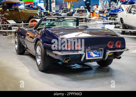 SINSHEIM, DEUTSCHLAND - MAI 2022: Violetter Cabrio Chevrolet Cor Stockfoto