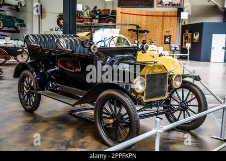 SINSHEIM, DEUTSCHLAND - MAI 2022: Schwarzer Cabrio Ford Model T Speedster 1912 Stockfoto