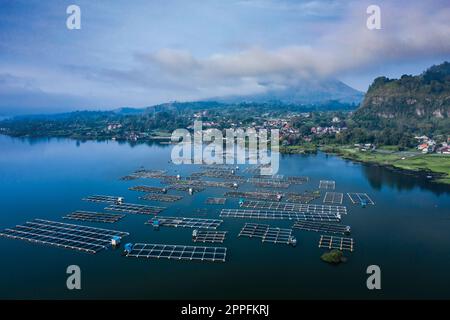 Fischfarmen am See Batur in Bali Indonesien Stockfoto