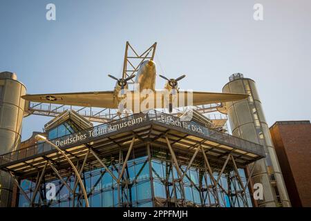 Blick auf den Eingang des Deutschen Technikmuseums in Berlin Stockfoto