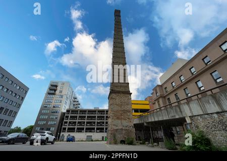 Ein alter Ziegelkamin in Tallinn, Estland Stockfoto
