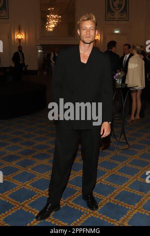 Kevin Pabel (Model) Steinway & Sons 'Masterpieces 8x8', Hotel Atlantic, Hamburg, 24.06.2022 Stockfoto