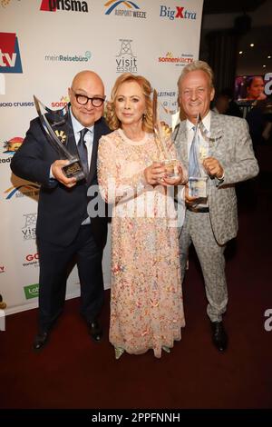 Thomas Koschwitz, Marijke Amado, Uwe HÃ¼bner, Show mit Preisträgern, Golden Sun Special - 40 Jahre privates Fernsehen, GOP Variete Theater, RottstraÃŸe, Essen, 02.07.2022 Stockfoto