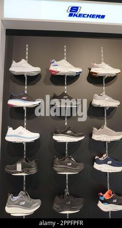 Kiyv, Ukraine - 30. August 2020: Skechers Schuhe im Shop im Einkaufszentrum. Stockfoto