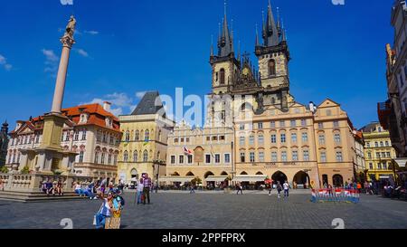 Prague Old Town Square und Kirche der Mutter Gottes vor Tyn in Prag, Tschechische Republik. Stockfoto