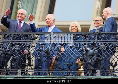 Frank Walter Steinmeier, Peter Tschentscher, König Karl III. Und Königin Consort Camilla, Staatsbesuch in Hamburg, 31.03.2023, auf dem Balkon des Rathauses Stockfoto