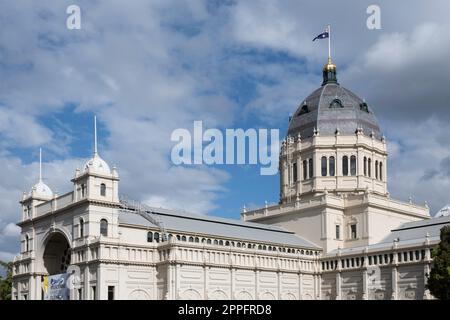 Royal Exhibition Building hinter Carlton Gardens in Melbourne, Victoria, Australien Stockfoto