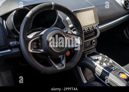 BERLIN - 18. JUNI 2022: Interieur eines Sportwagen Alpine A110S, 2017. Classic Days Berlin. Stockfoto