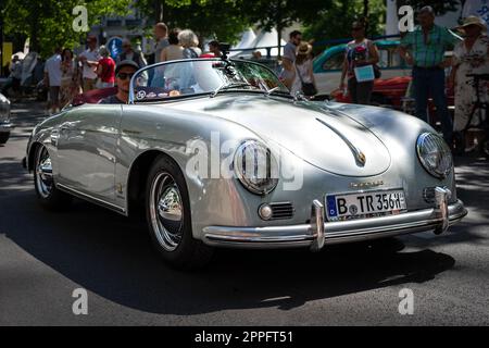 BERLIN - 18. JUNI 2022: Sportwagen Porsche 356. Classic Days Berlin. Stockfoto