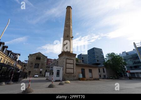 Ein alter Ziegelkamin in Tallinn, Estland Stockfoto