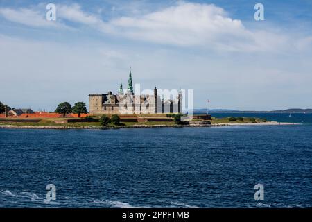 Mittelalterliches Schloss Kronborg an der Nordsee über der Öresundstraße, Helsingor, Dänemark Stockfoto