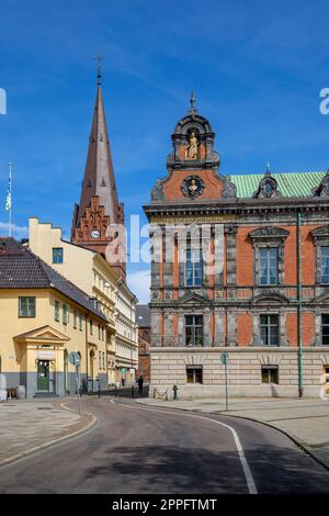 Stortorget, großer Platz mit historischem Rathaus und Turm der St. aus dem 14. Jahrhundert Peter's Church, Malmö, Schweden Stockfoto