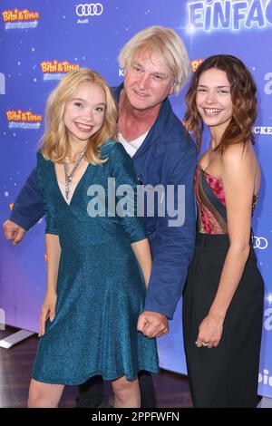 Katharina Hirschberg, Detlev Buck, Harriet Herbig-Matten, Premiere-Tour von Bibi und Tina - Einfach anders im Cinemaxx Dammtor, Hamburg, 16.07.2022 Stockfoto