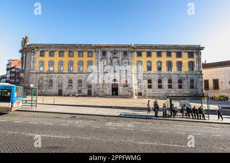 Fassade des portugiesischen Elektrizitäts- und Fotografiemuseums in Porto, Portugal Stockfoto