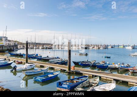 Kleine Fischerboote im Fischereihafen von Afurada Porto, Portugal Stockfoto