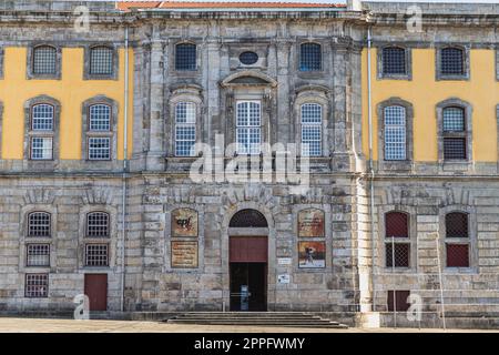 Fassade des portugiesischen Elektrizitäts- und Fotografiemuseums in Porto, Portugal Stockfoto