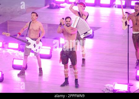 Mountain Crew,die grosse Schlagerstrandparty 2022 - Es geht wieder aus dem Amphitheater Gelsenkirchen,Gelsenkirchen,09.07.2022 Stockfoto